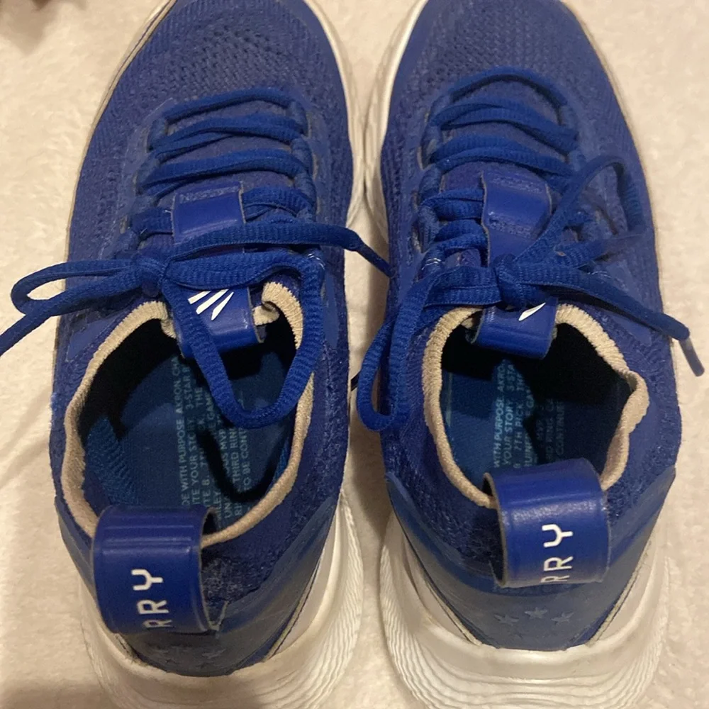 UNDER ARMOUR CURRY 8 Flow Like Water Size 6Y Sneakers